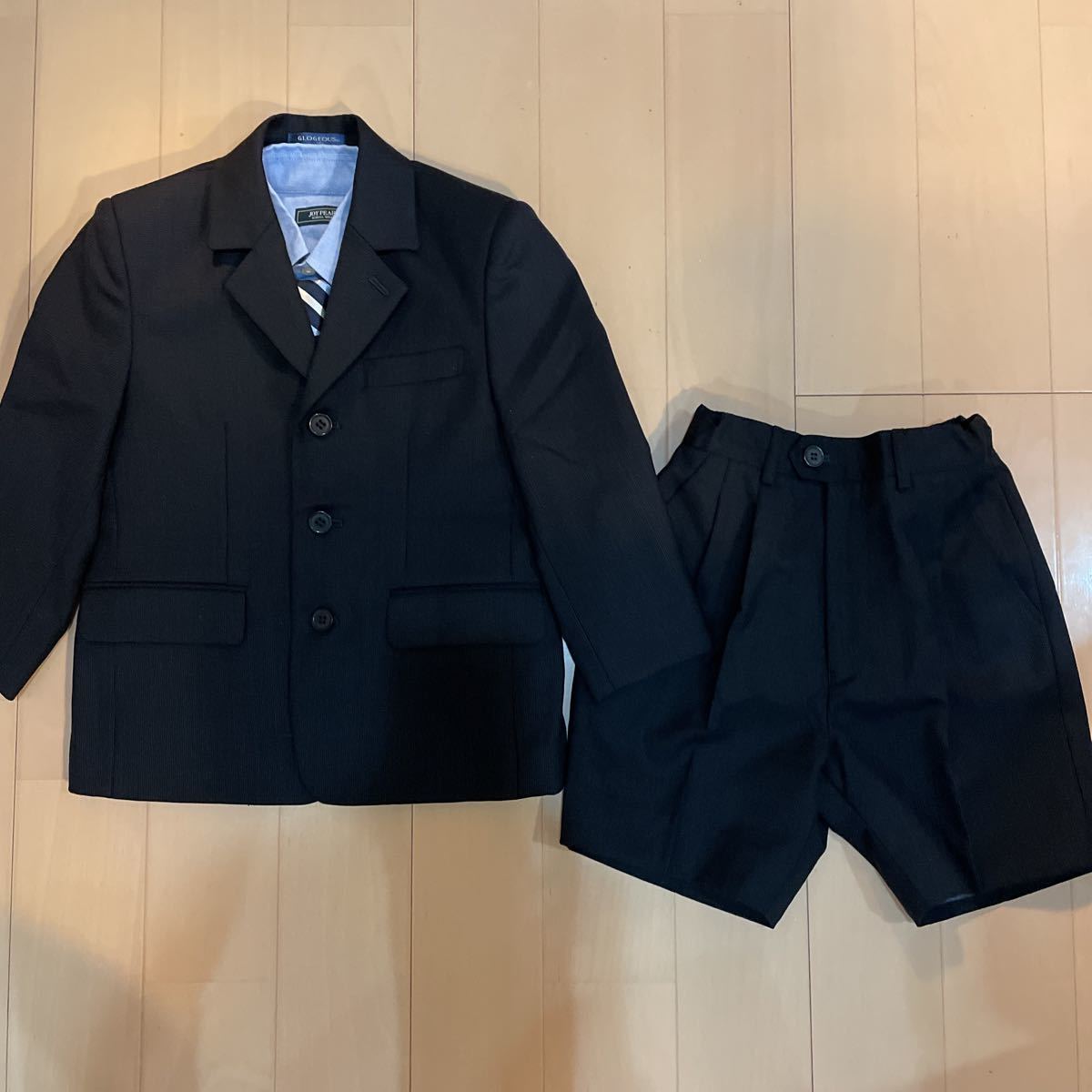 送料無料 男の子フォーマルスーツ3点セット 入学式スーツ 卒園式 黒 110cm (パンツのみ130cm) ネクタイ別売り 送料込み拍卖
