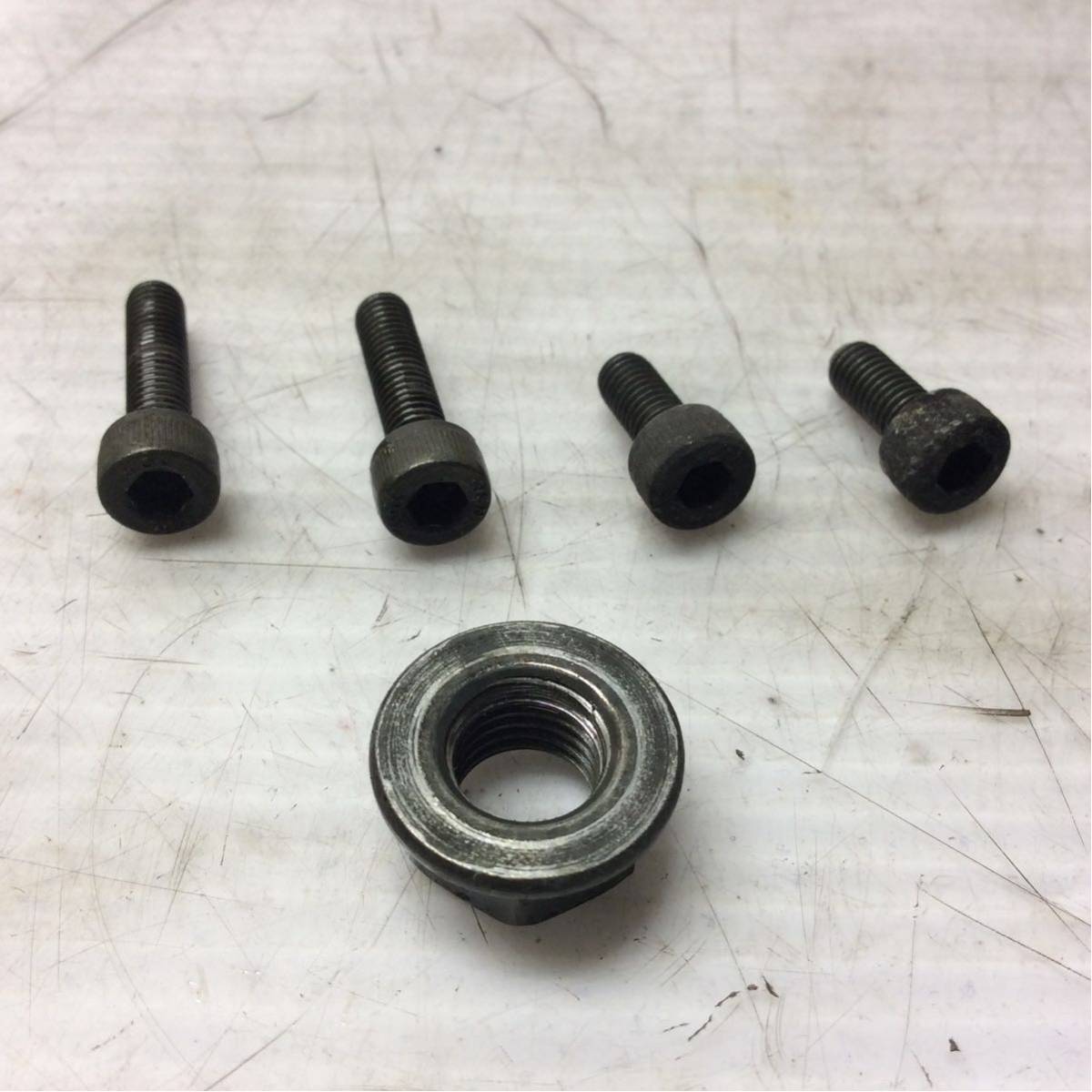 B23-17 スズキ レッツ2 CA1PA ジェネレーター ボルト ナット セット 純正部品拍卖