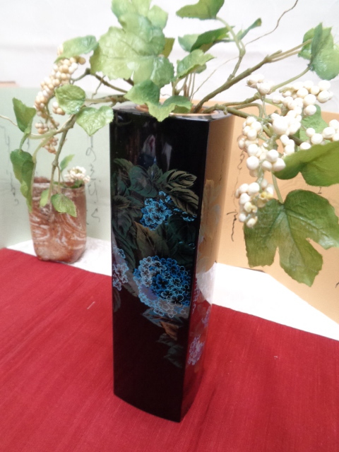 華道具 漆器 黒塗り花瓶 紫陽花絵柄 花器  中古品拍卖