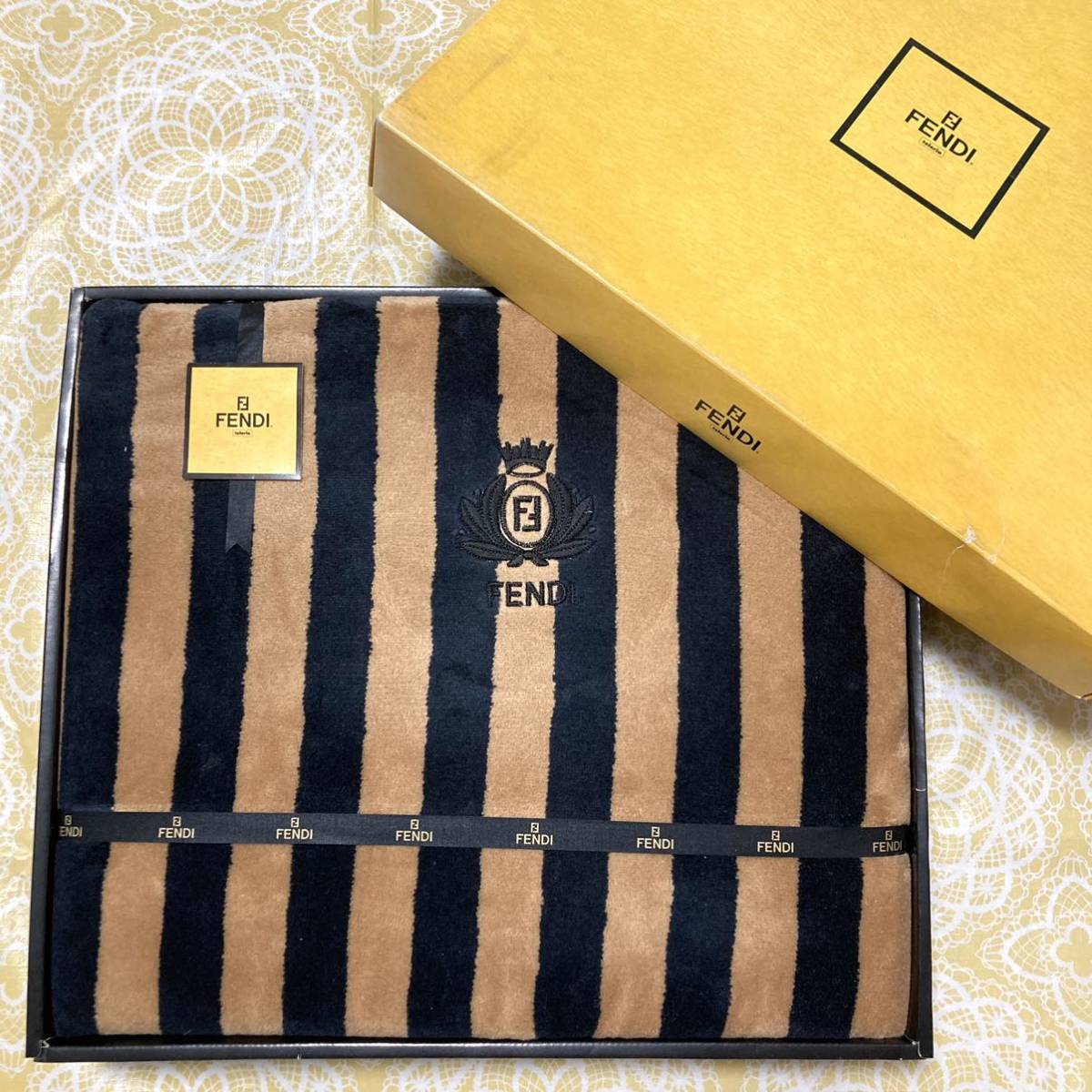 【レア柄】新品/FENDI/毛布/フェンディ/ズッカ柄/綿毛布/箱有/ペカン柄/高級シール織物/140×210cm/寝具/茶色ブラウン/未使用/タオルケット拍卖
