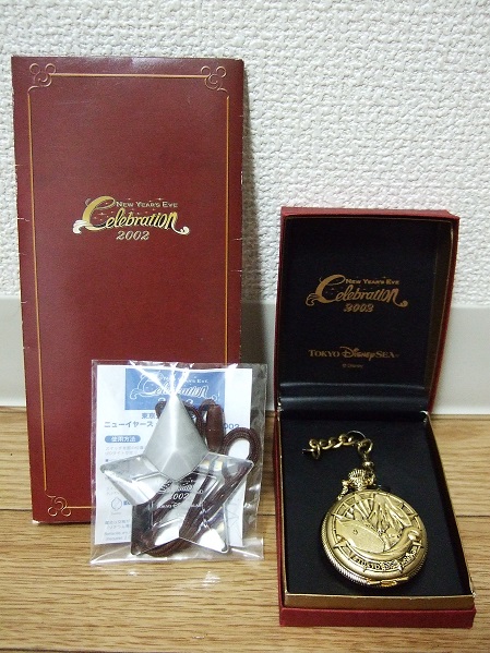 TDS TDL TDR ディズニー☆超貴重!! シー 初カウントダウン ニューイヤーズイブ 2002 限定 非売品 記念品 懐中時計&光る星形アクセサリー2個拍卖