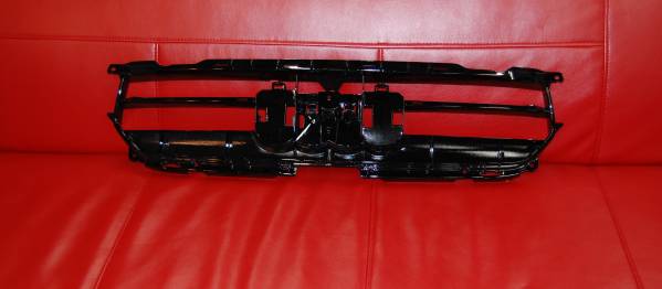 アウディ Audi A4 アバント フロントロアグリル ワンオフ 初年度登録:平成27年11月拍卖