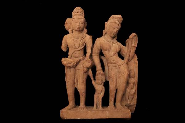 10世紀後期 チャンデラ様式初期 神様の家族 寺院のレリーフ拍卖
