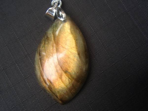 ☆超人気!極上品天然ラブラドライトペンダントトップ118拍卖