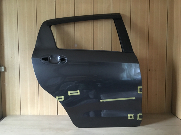 ヴィッツ NSP130 右側 リア ドア ガンメタ系拍卖