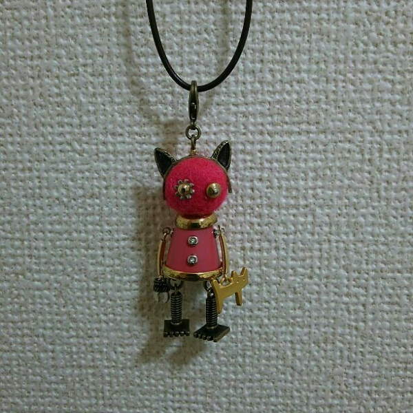 かわいい猫ロボットのペンダント 赤拍卖