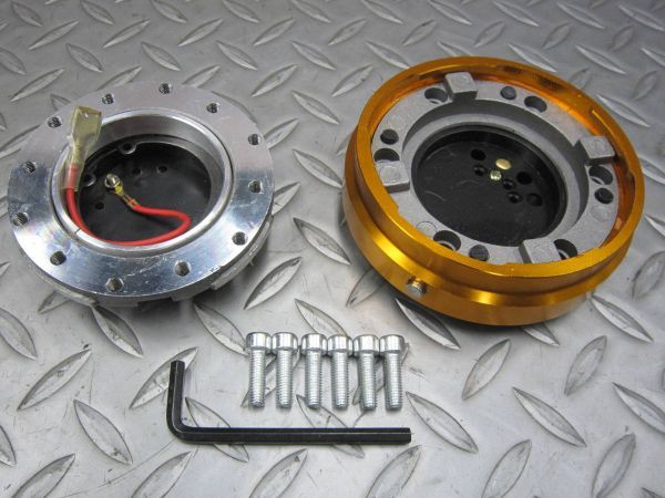 【ゴールド】 クイック リリースボス 薄型 汎用 ステアリング用 脱着式 【新品】拍卖