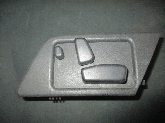 ■ベンツ W124 フロントパワーシートスイッチ 左 中古 1248212751 部品取あり パワーシート スイッチ 230E 260E 300E 300D E280 E320 ■拍卖