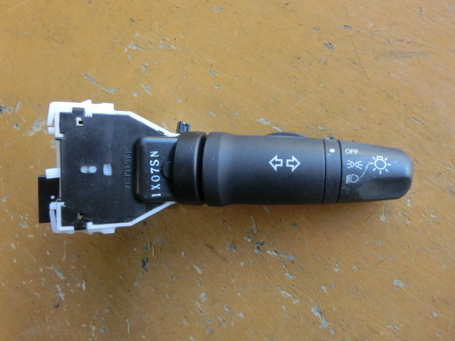 後期ノート ライト スイッチ 平成24年 DBA-E11 レバー フラッシャー 15X SV 後期 4.3万km拍卖