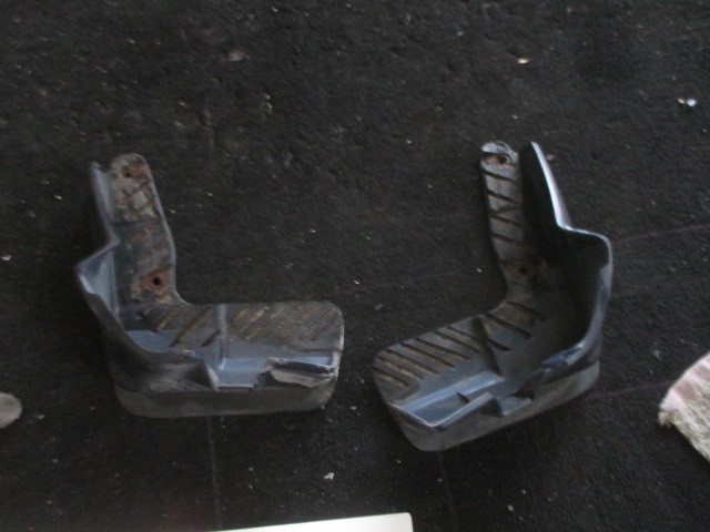 ★34R3G5991 Y31/セドグロ 純正前側泥除け マッドガード ハードトップ車 セドリックグロリア 修理やストック等に拍卖