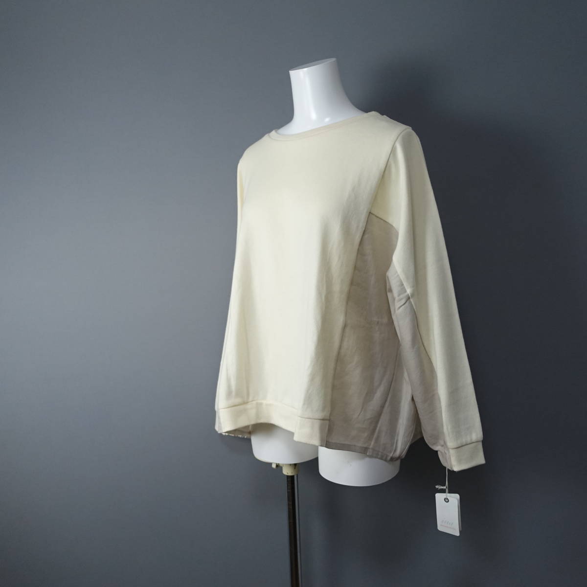 新品未使用*ina/イナ/38/定価10,500円+税/リネン混/日本製カットソー/ツートーン/ナチュラル×グレー/レディース拍卖