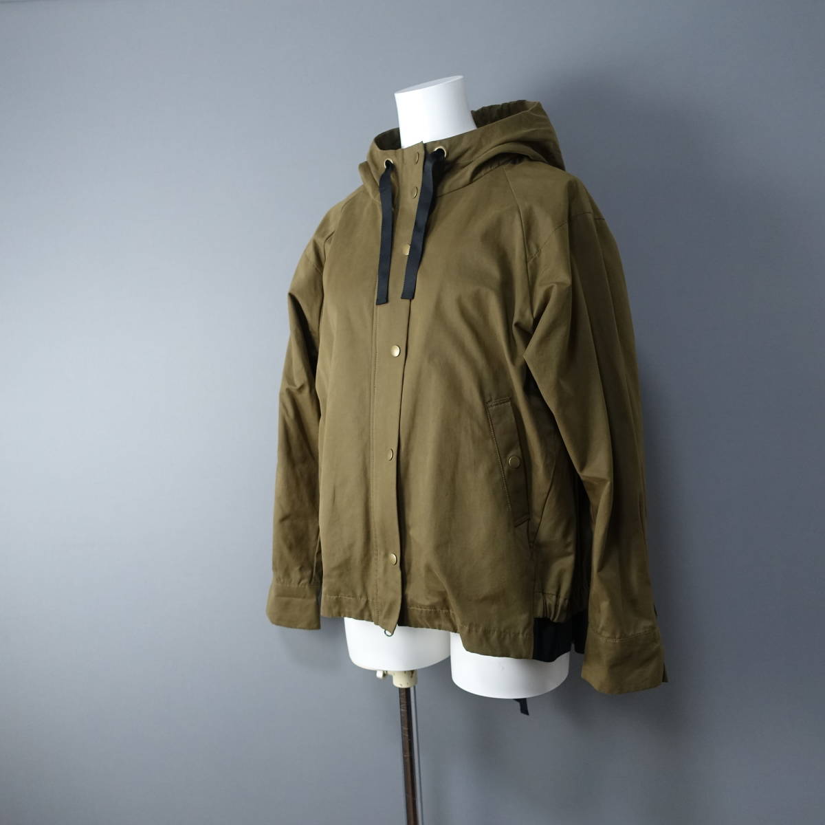 美品*LUGIVA/ルギヴァ/定価18,144円/38/ダブルジップ/フード/ブルゾン/ジャケット/カーキ/レディースM相当/パーカー拍卖