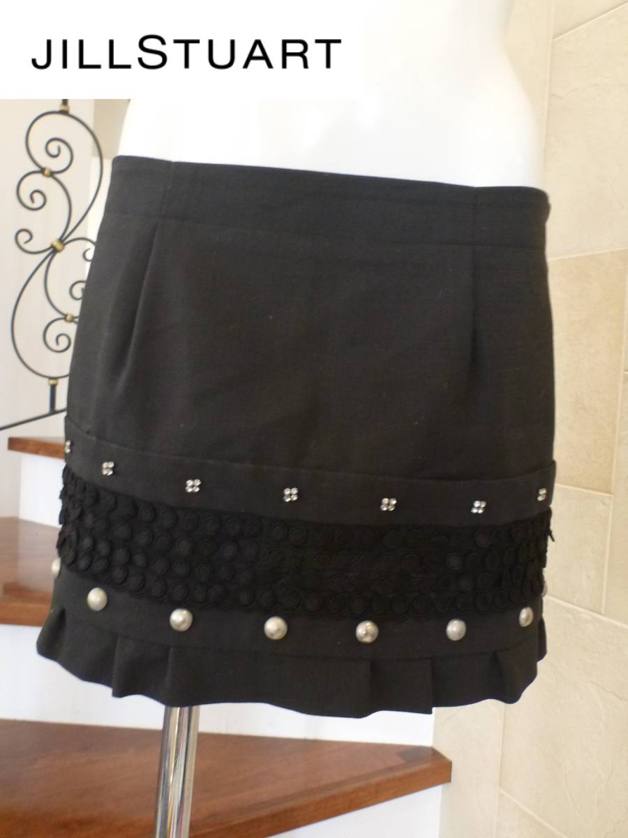 1.5万 美品 ジルスチュアート JILLSTUART ★黒スカート 刺繍×ラインストーン×ボタン 腰で履くタイプのスカート 2 相当拍卖