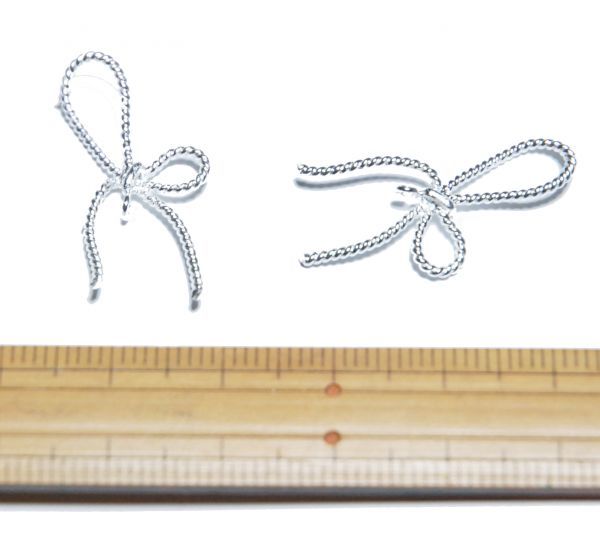 アクセサリー パーツ 金具 フェミニンなロープリボン シルバー 5個拍卖