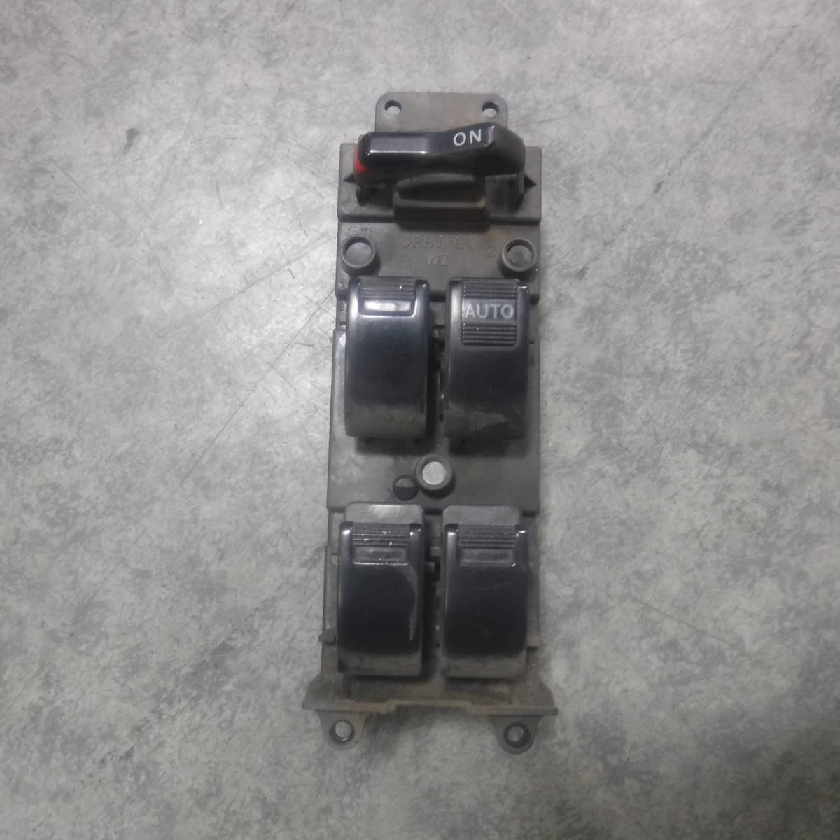 ホンダRA7オデッセイRA6オデッセー右フロントドア運転席ドア パワーウィンドウ スイッチ右フロント パワーウインドウ パワーウィンドー拍卖