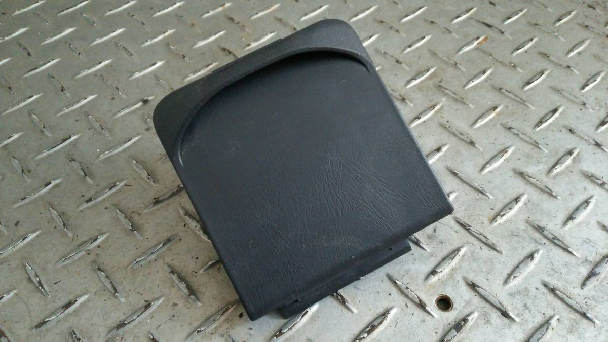 日産 ADバン Y11 純正フューズボックスカバー 運転席 収納 小物入れ インパネ ダッシュ ポケット フタ 蓋 【ニッサン ウイングロード拍卖