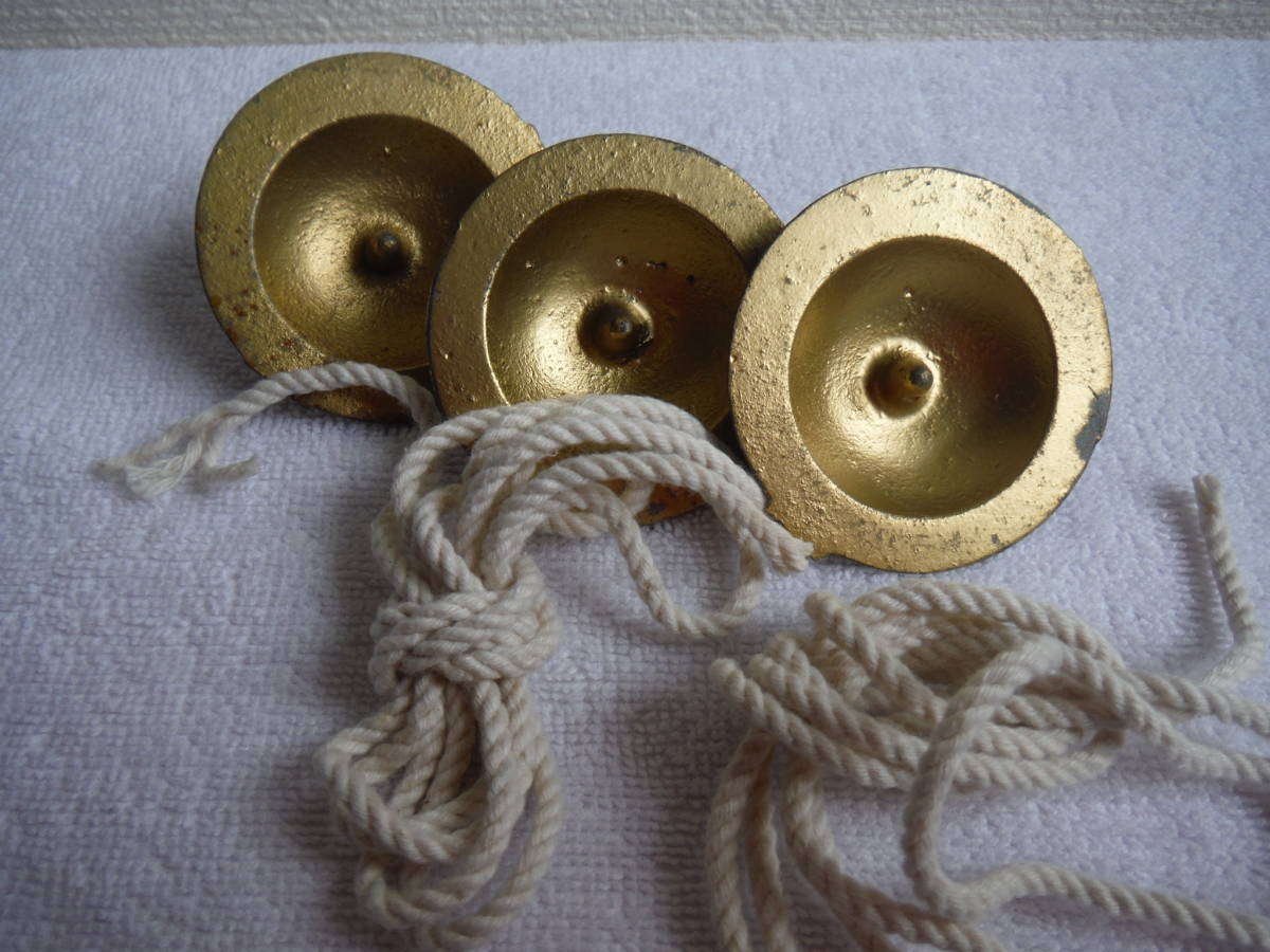 ☆昔のコマ3個(ヒモ2本つき)☆レトロな逸品!☆入手困難!☆昭和の懐かしおもちゃ!【 年代物・未使用・経年の風合 】拍卖