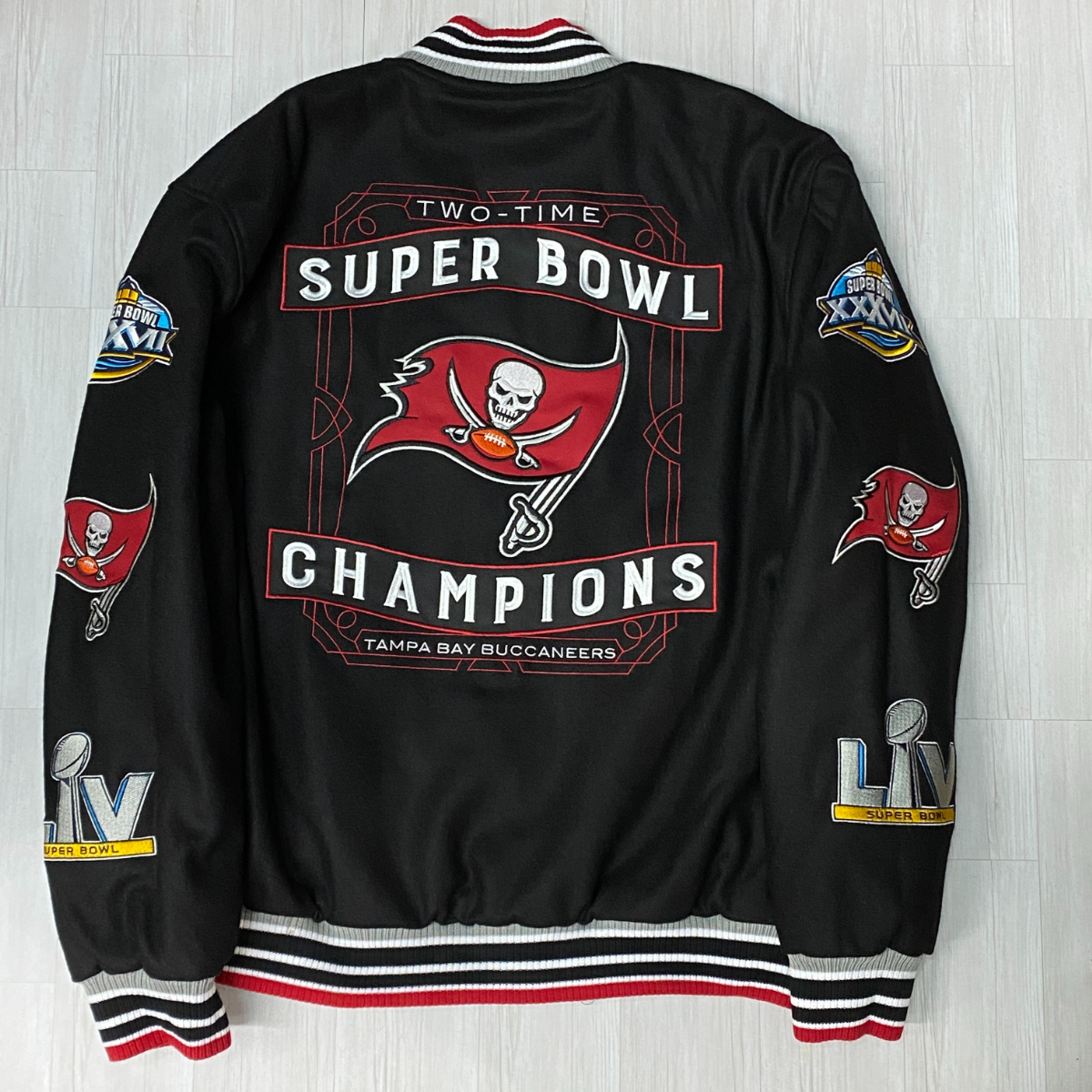 USA正規品 【L】 JHデザイン Buccaneers タンパベイ バッカニアーズ 限定 NFL スーパーボウル チャンピオンズ リバーシブル スタジャン 拍卖