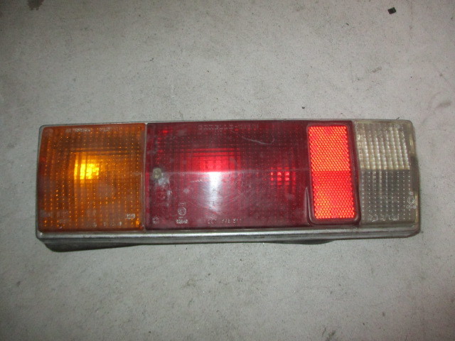 ■フィアット 124 スパイダー テールランプ左 中古 12611748S 部品取あり テールライト バックランプ ブレーキランプ ウインカーランプ ■拍卖