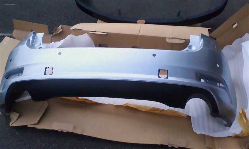 注意:引き取り限定!!!マツダアクセラH28年」11月車リアバンパーシルバーメタリック(カラーNO、45P)すり傷あり!格安!拍卖