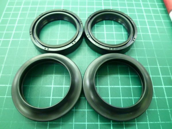 HONDA CBX400F(NC07) 日本製 フォークシール オイルシール+ダストシール各2個51490-KBH-305/51490-MA6-305 オーバーホール レストア拍卖