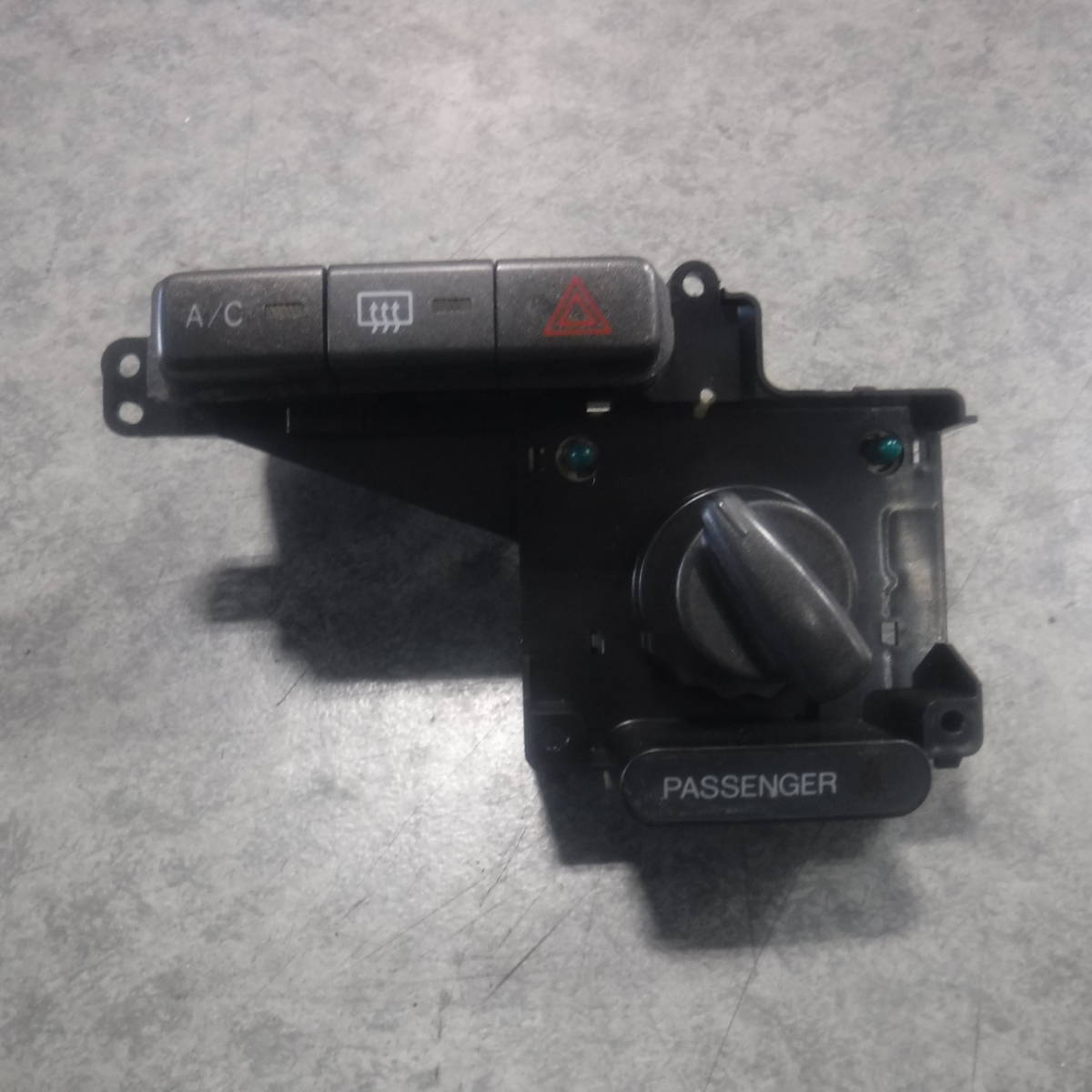 30系bBビービーNCP31エアコン風量AC調整スイッチNCP30ツマミNCP35リア熱線リヤ ガラス曇り止め ハザード スイッチ ハザート部品取り車あり拍卖