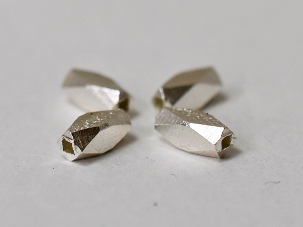 ●わくわく とんぼ玉★カレンシルバー多面体管型ビーズ4個セットF(Φ2.5mm) SILVER925 銀ビーズ【2201】【T21005F】拍卖