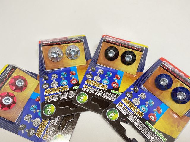 ライセンスプレートボルトキャップ type2 カラフルリング ナンバーボルト キャップ 2個入 カバー ブルー レッド シルバー ブラック拍卖