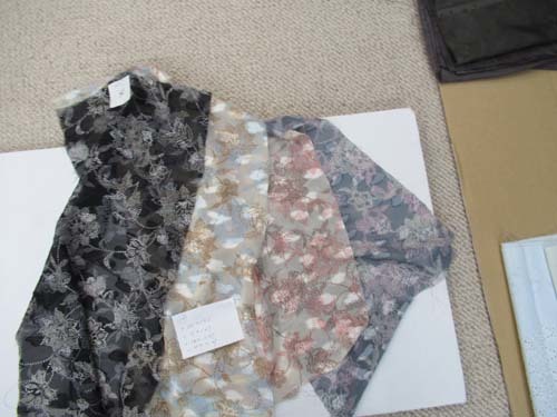 最高シルキなオ-ガン地にドットプリント 地紋に優雅にのっています拍卖