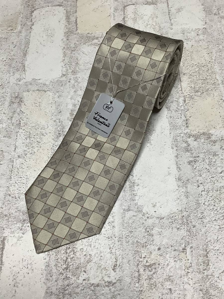 新品フランコヴァレンチノ ベージュ系の大人向け四角柄 シルク100%ネクタイ お洒落柄 お買い得サービス拍卖