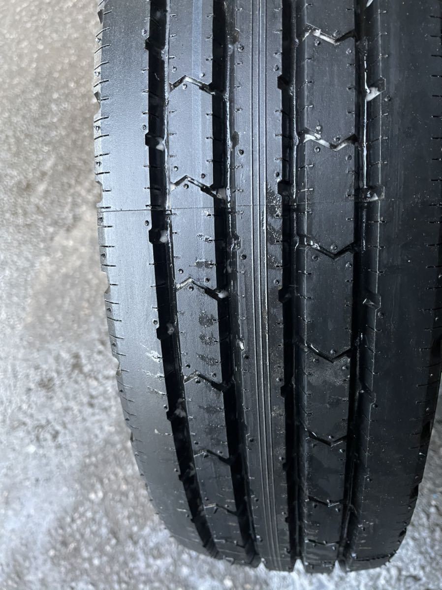 ブリジストンR202 イボ付き 2002年 195/70R17.5チュ-ブレスタイヤキャンタ―エルフダイナ2トン3トン 1本拍卖