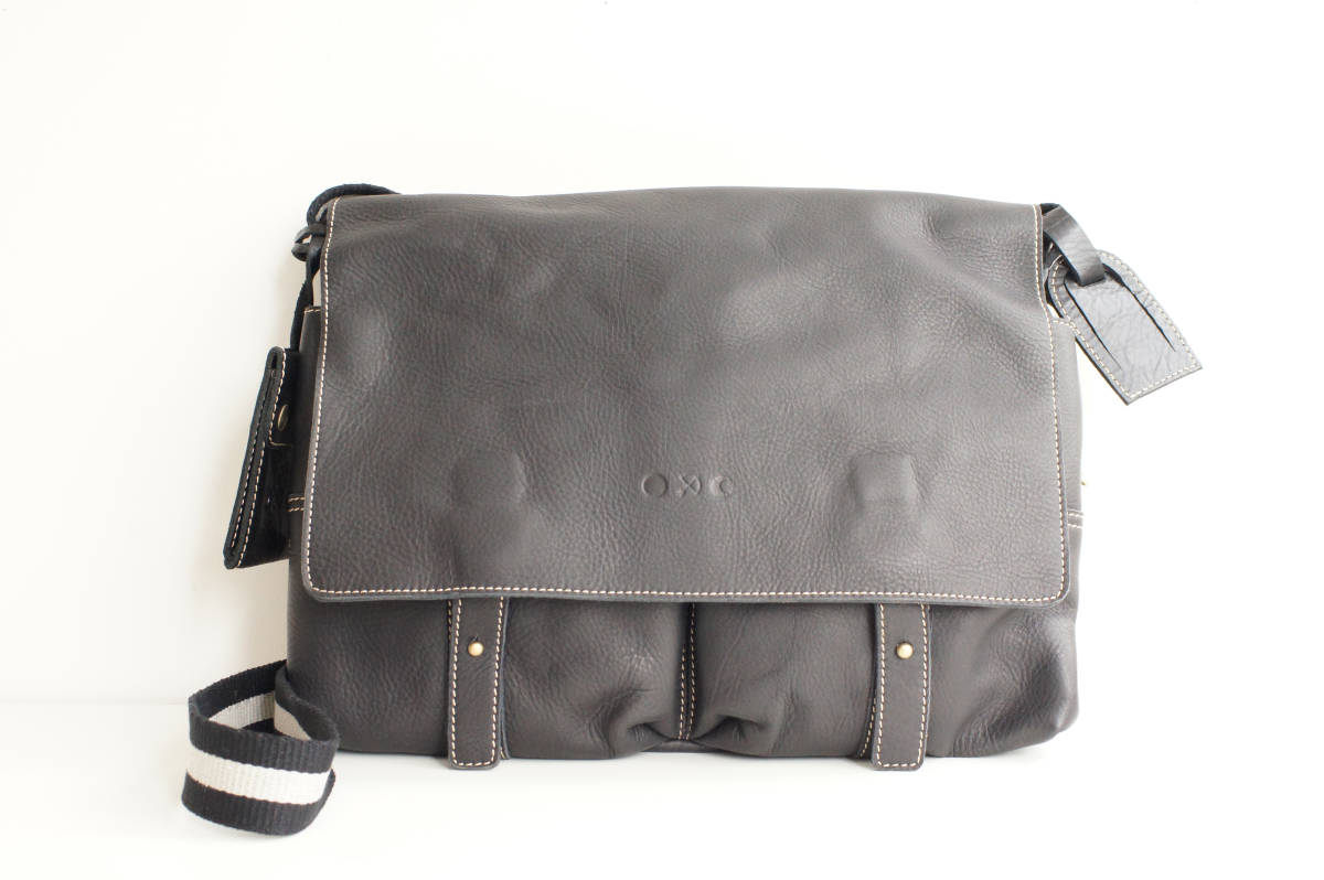 【新品】ショルダーバッグ・牛革【ブラック】1点限り「018455」拍卖