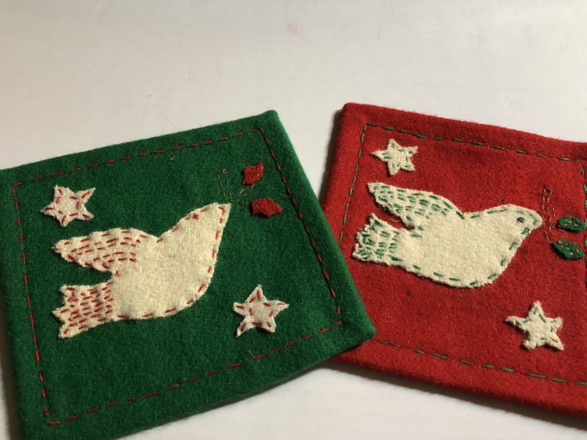 2枚セット 工芸品 手作り品 コースター 外国製 赤&緑 レッド・グリーン クリスマスカラー クリスマス テーブルウエア拍卖