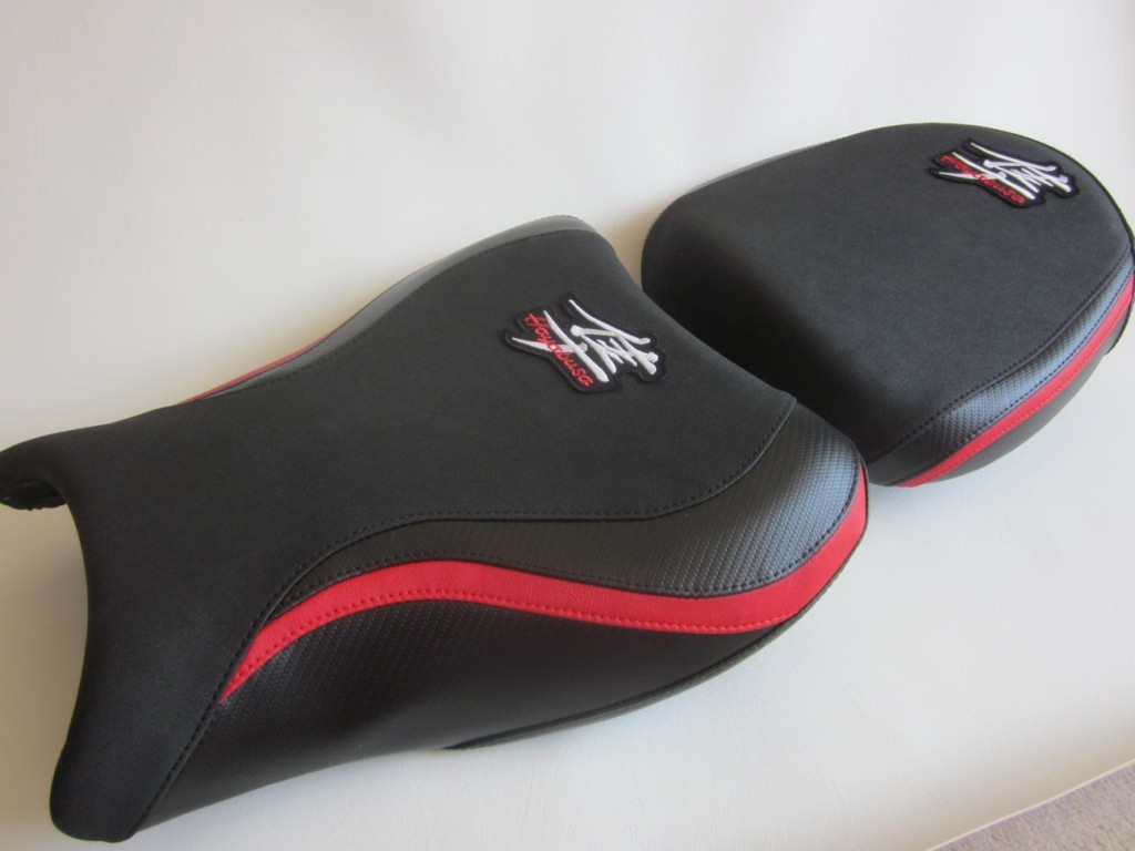 スズキ ハヤブサ GSX1300R シートカバー 前後シートセット 2008~ ブラック/レッド拍卖