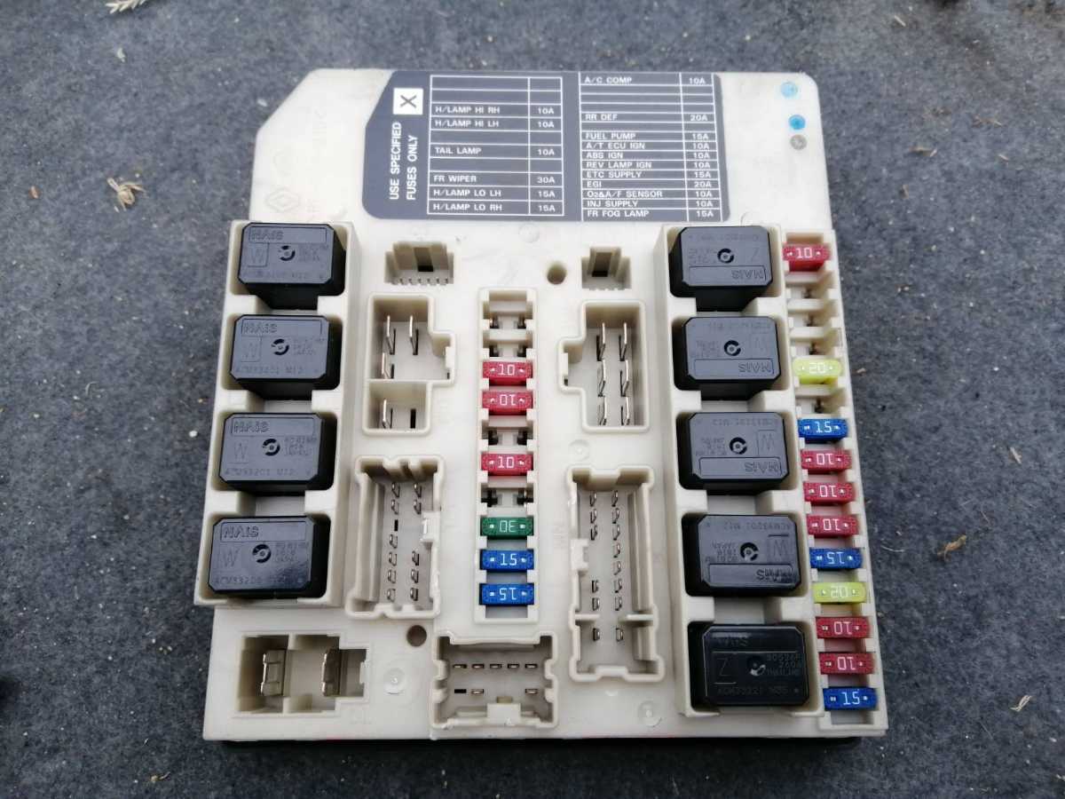 ヒューズボックス エンジンルーム側 H20年8月ノート 1500cc DBA-E11-3383※※ FDUARDZE11EDA HR15DE 2WD CVT 拍卖