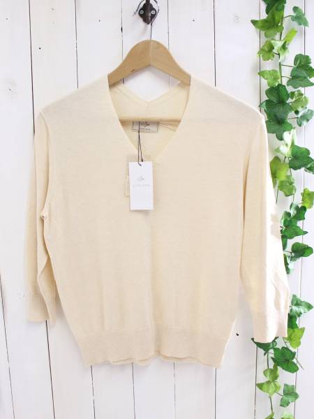 新品*イランイランYLANGYLANG*シルク混VネックニットF/定価1.1万拍卖