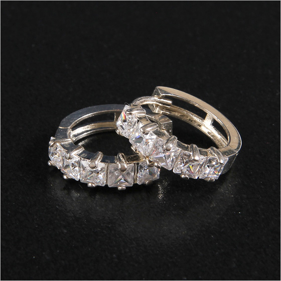 ペア(2個)販売 シルバー SILVER 925 フープ ピアス キュービック ジルコニア スクエア 立爪 16mm アメージング 服 アバランチ ユニセックス拍卖