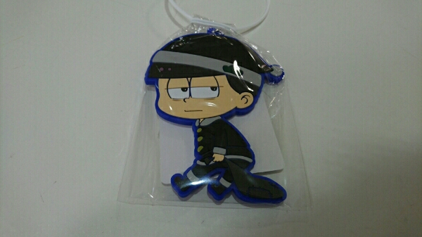 a おそ松さん ふりむきゅん ラバーキーチェーン ブラックサンタ r拍卖