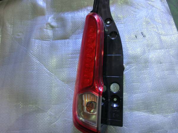 ★★★A868★★ スペーシア MK32S 純正 左 テールライト 220-59294拍卖