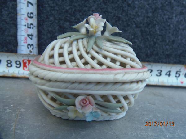 蔵出し◆訳あり◆アンティーク◆カポディモンテ◆ポーセリン◆レース バスケット 小物入れ◆楕円 薔薇 陶器 拍卖
