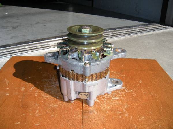 三菱ふそう、産業機械(寒冷地向)用オルタネーター(ダイナモ)リビルト品 A2T72999、ME087508拍卖