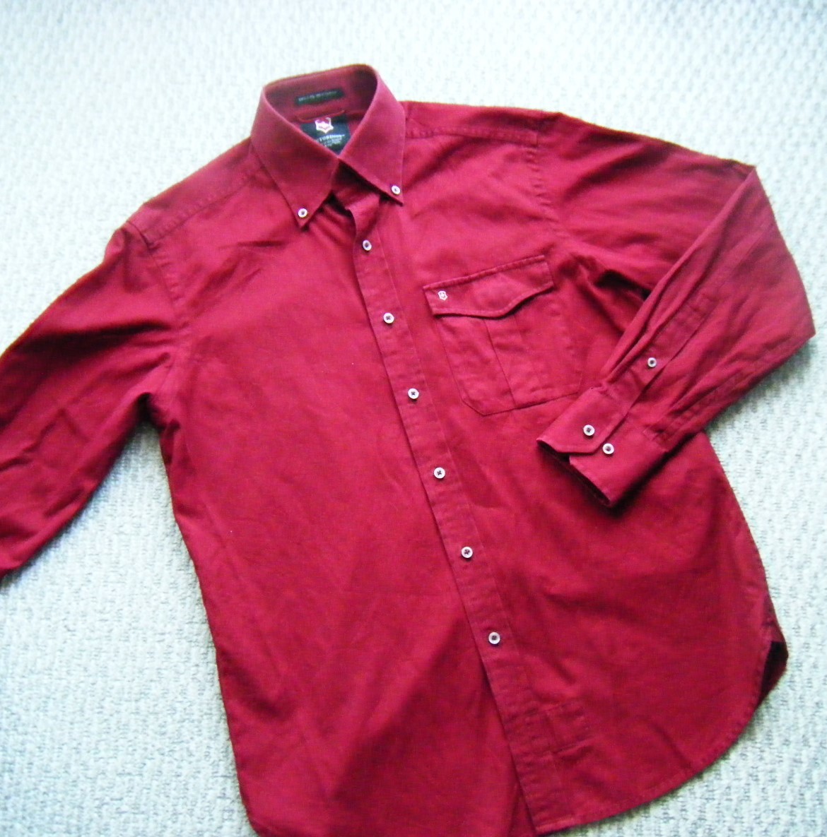☆VICTORINOXビクトリノックス 長袖ボタンダウンシャツ Sサイズ レッド系拍卖
