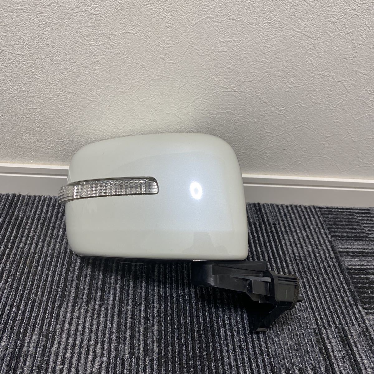 中古 美品 スズキ MH23S ワゴンR リミテッド 純正 右 運転席 ドアミラー ウインカー付き 白 パールホワイト拍卖