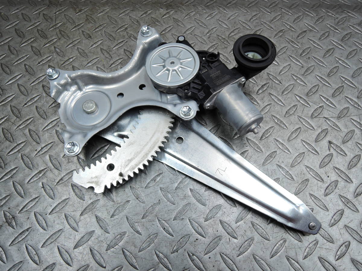 【詳細不明・売切】 NSP170G シエンタ トヨタ純正 左リア/左後 ドア レギュレーター モーター 85710-52240 【動作未確認】拍卖