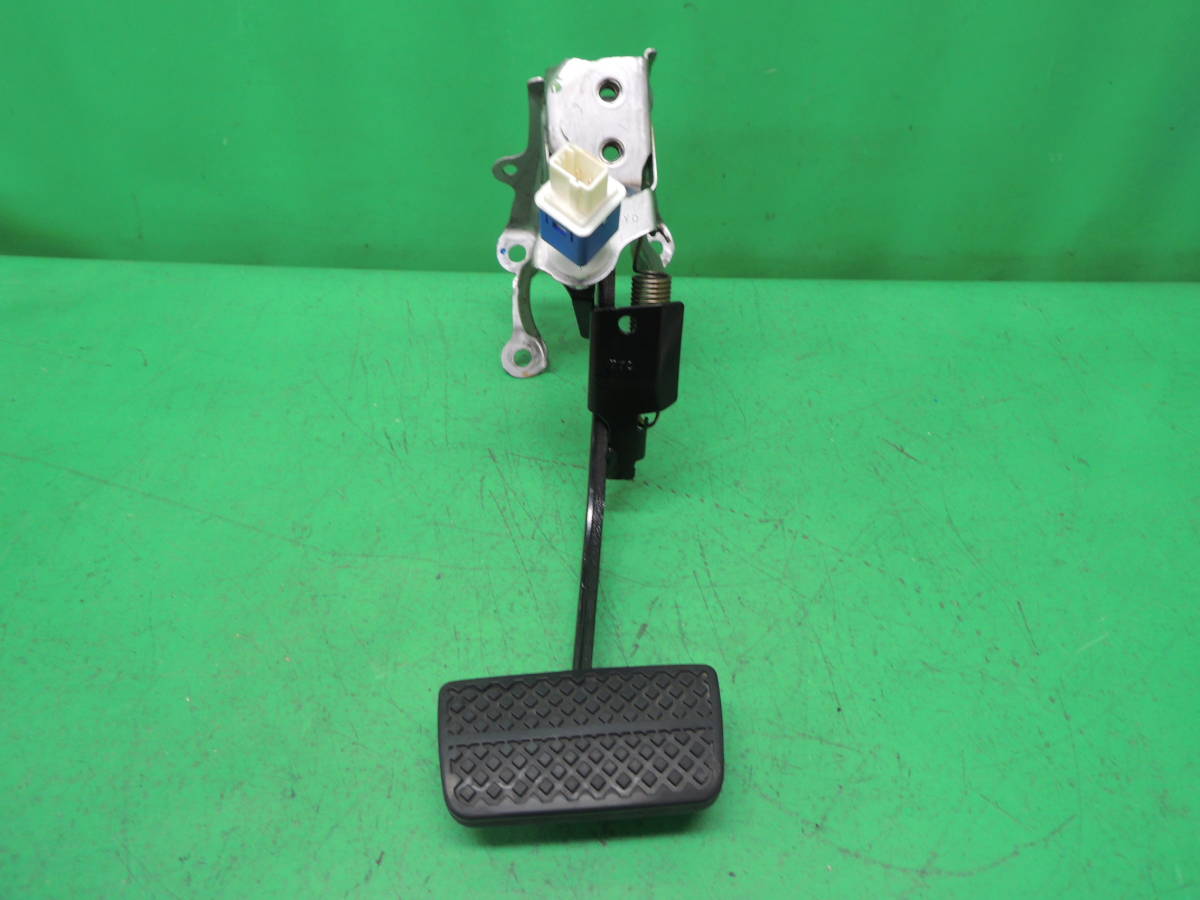 ・ N-BOX JF1 カスタム SSパッケージ 純正 ブレーキ/ペダル H-1923拍卖