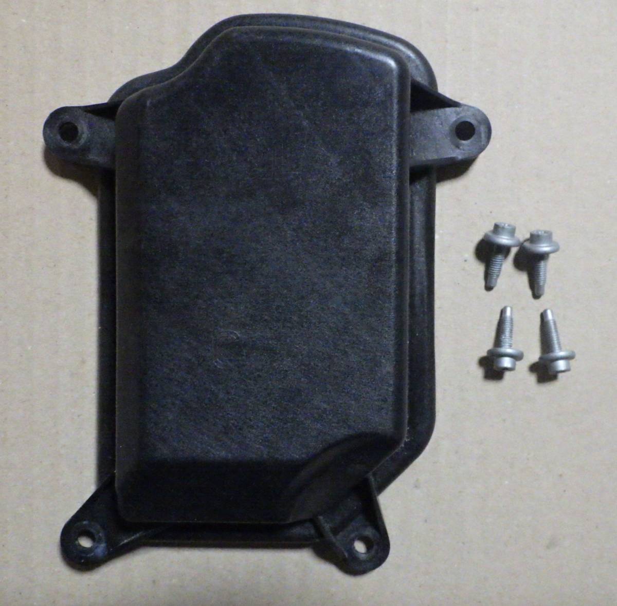 即決 フィアット 500 ヘッドライト裏のカバー 右 46680749 DX拍卖