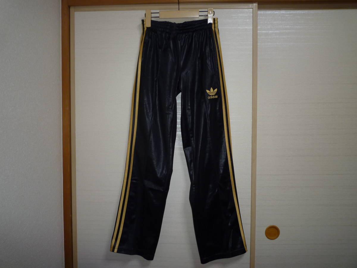 アディダス 裏起毛コーティングジャージパンツ黒×金 Sサイズ拍卖