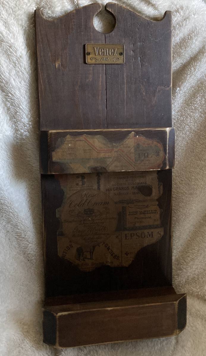 これはステキ!! 洋風でアンティーク仕様のオリジナルハンドメイド飾り棚です♪サイズ感も良くとてもオシャレです/天地48cm左右21cm奥行11cm拍卖