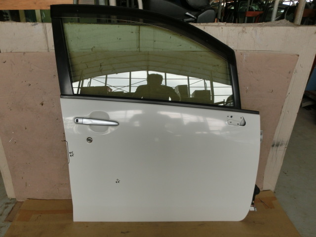 後期ムーヴ 右 フロント ドア 白 W09 b平成25年 DBA-LA100S 運転席 X.SA 拍卖