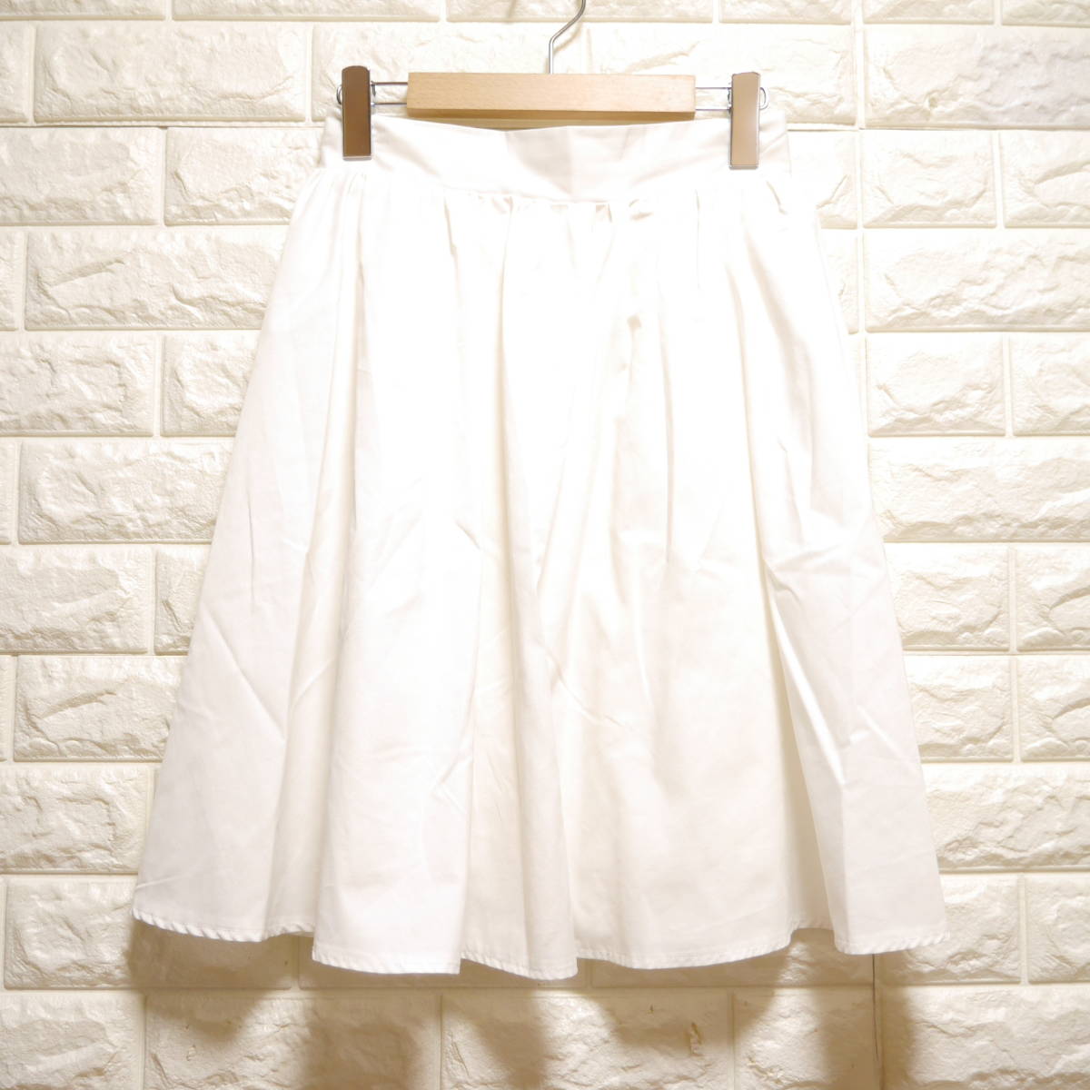 A368 ★ continuerde NICE CLAP | コンティニュエドナイスクラップ フレアスカート 白系 中古 サイズF拍卖